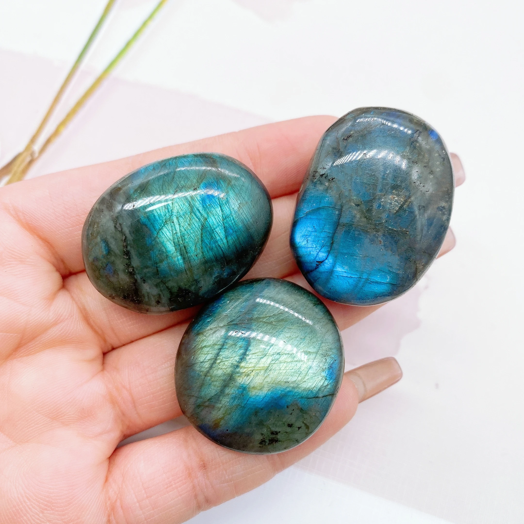 Natural Boutique Blue Flash Labradorite Palm Stone Crystal Quartz Healing Moonstone stress and anxiety therapy Home Decor Gift