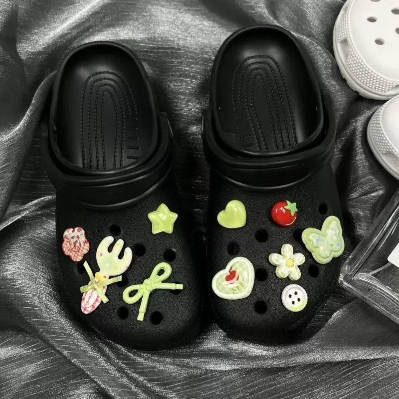 10 قطع من الأحذية الصيفية للفتيات على شكل فراشة حب جديدة قابلة للإزالة DIY إكسسوارات الديكور هدايا صغيرة لطيفة للفتيات