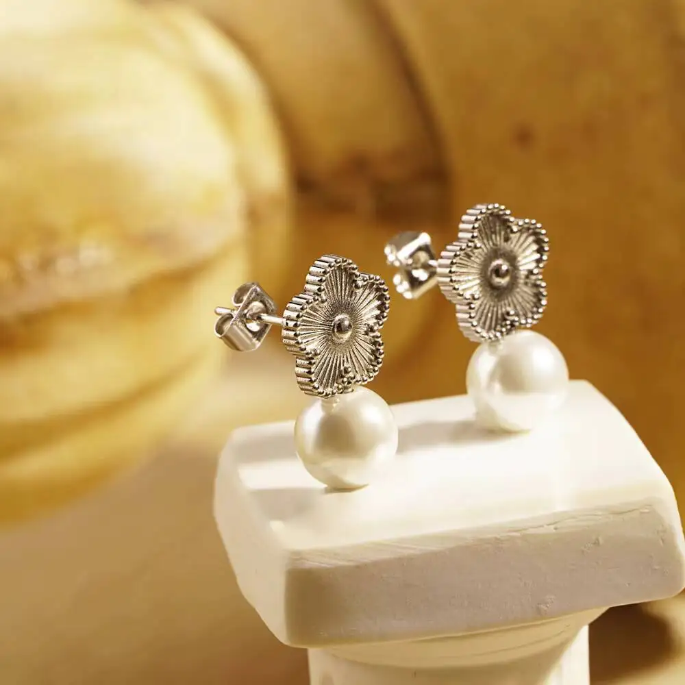 New Design Lucky Five Leaf Clover Pearl Women Elegant Flower Stud Earrings Jewelry In Stainless Steel