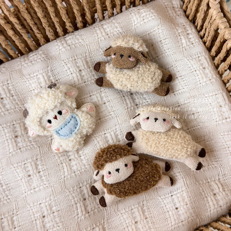 Brooch Cute Plush Sheep Soft Mini White Lamb Pin Badge Bag Charm Gift for Women Girls Daily Outfit Lightweight