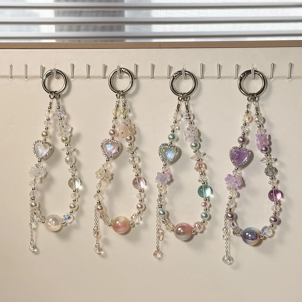 

New Creative Design Two-color Beaded Love Car Key Chain Crystal Mobile Phone Chain High-end Cute Pendant Bag Pendant Accessories