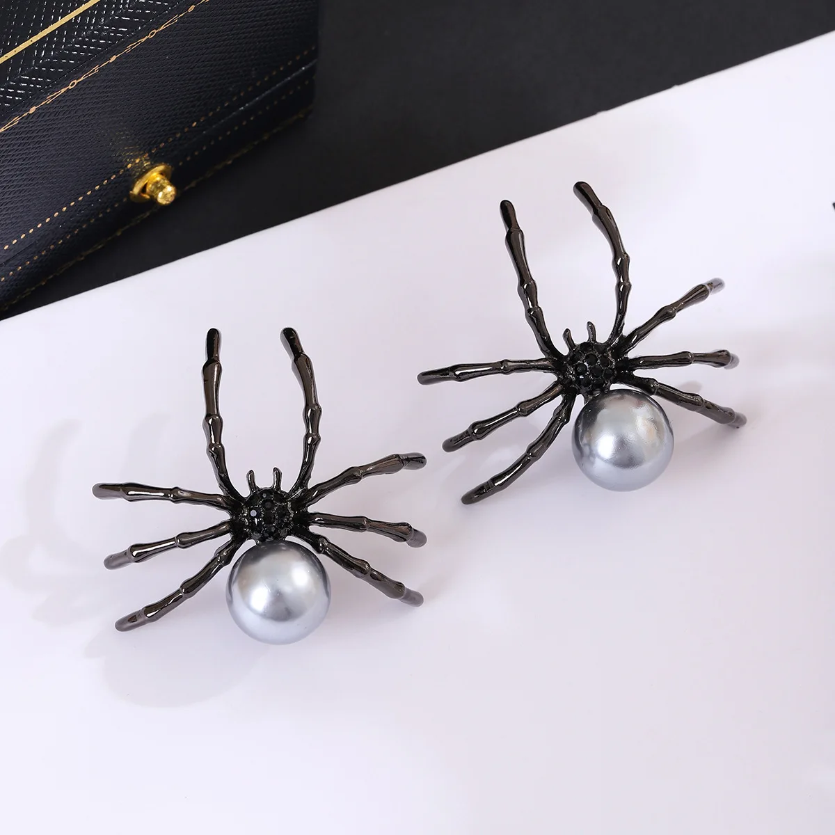 Dark Spider Alloy Silver Needle Stud Earrings for Women Halloween Theme Personality Exaggerated Punk Style Pearl Earring