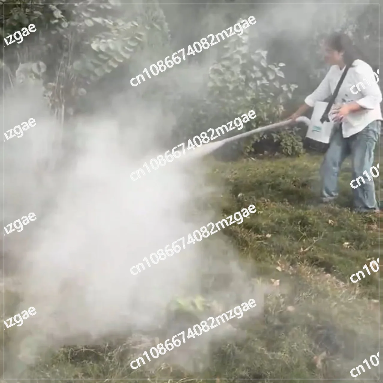 

Portable Electric Powder Sprayer Breeding Greenhouse Orchard Disinfection and Sterilization Dust Prevention High-power Lithium