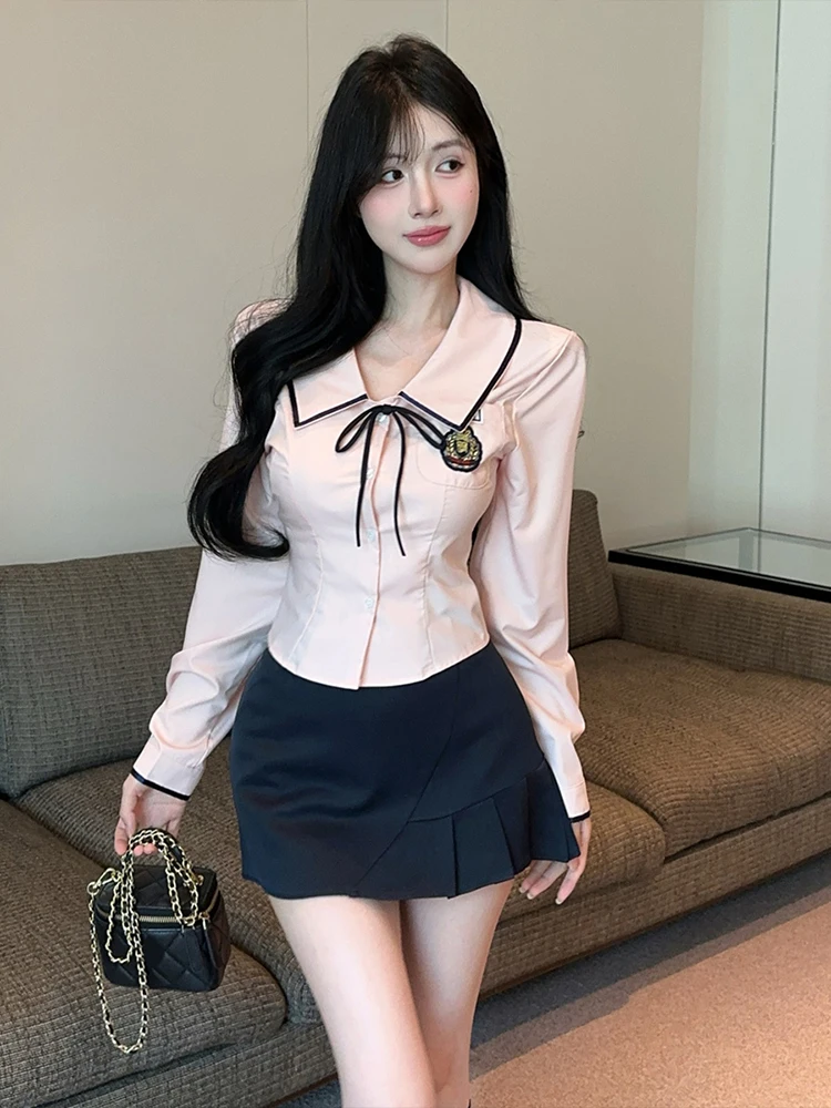 

Комплект униформы в корейском стиле для студенток: милая и дерзкая рубашка с длинным рукавом, плиссированная юбка с высокой талией, облегающий дизайн с эффектом утяжки.