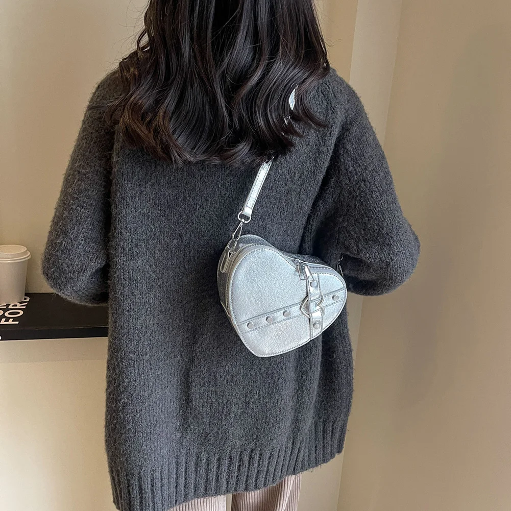 

Женские сумки через плечо в форме сердца из искусственной кожи, сумка на ремне в форме сердца, однотонная женская уличная сумка с регулируемым ремешком