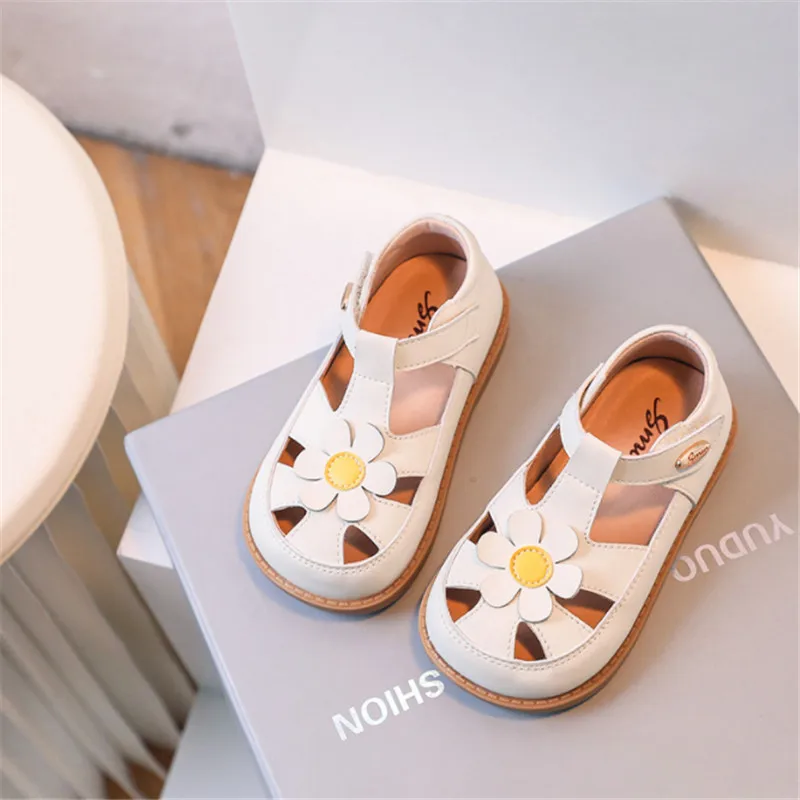 2024 New Summer Kids Sandals For Girls Leather Cuts-out Children Sandals Cute Flower Soft Sole Fashion Toddler Baby Shoes