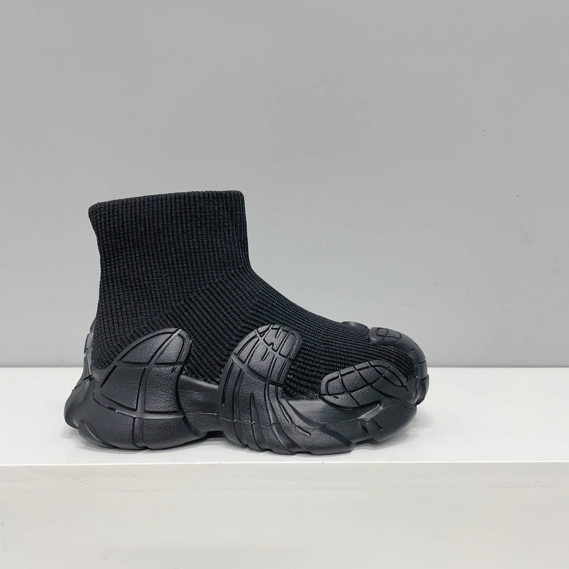 Zapatos de tablero pequeños de tejido ligero para bebés, zapatos de tubo medio, transpirables y cómodos, principios de otoño, 2024