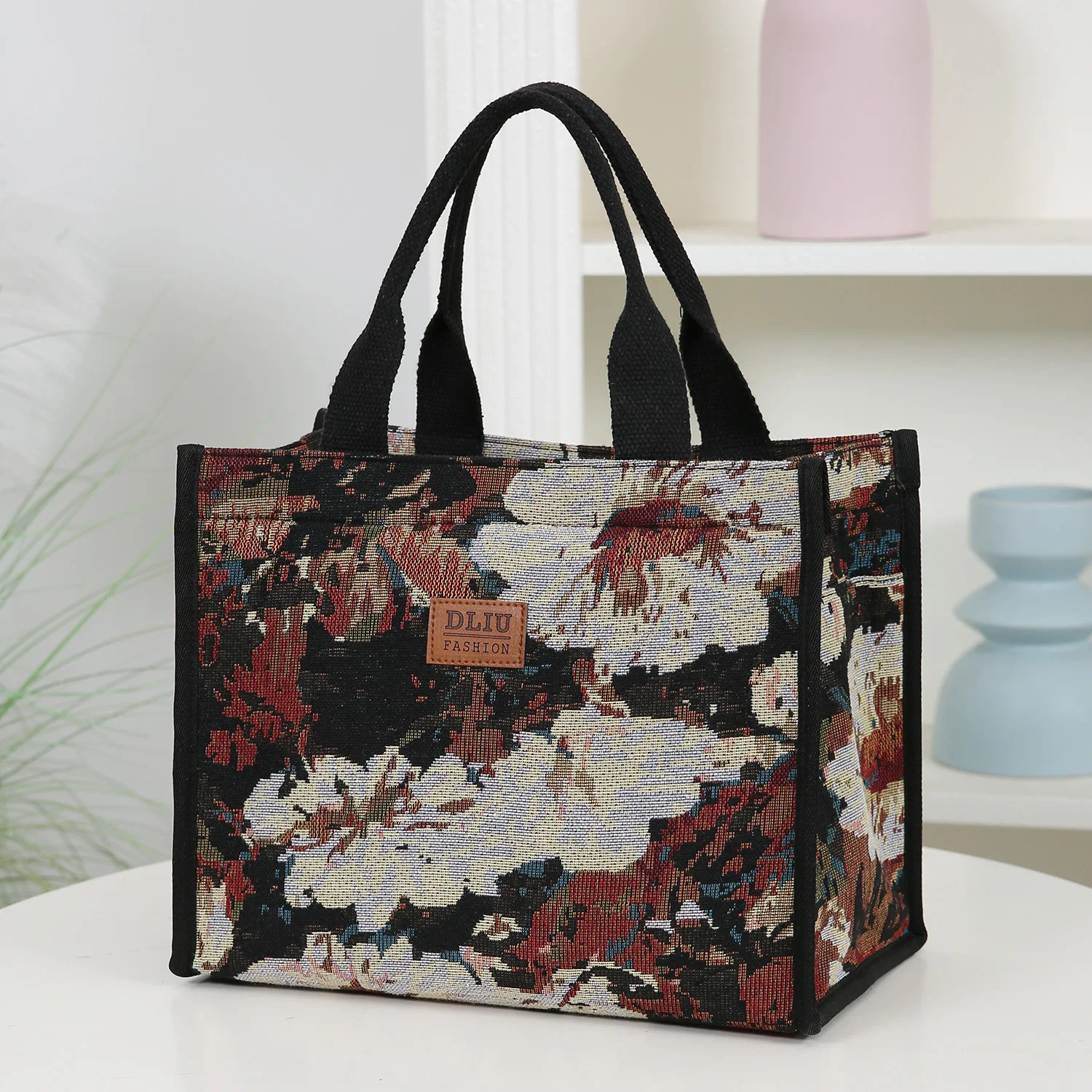 New style, large capacity, flower pattern, handbag, lunch bag, lunch box storage bag, square bag, commuting miscellaneous bag.