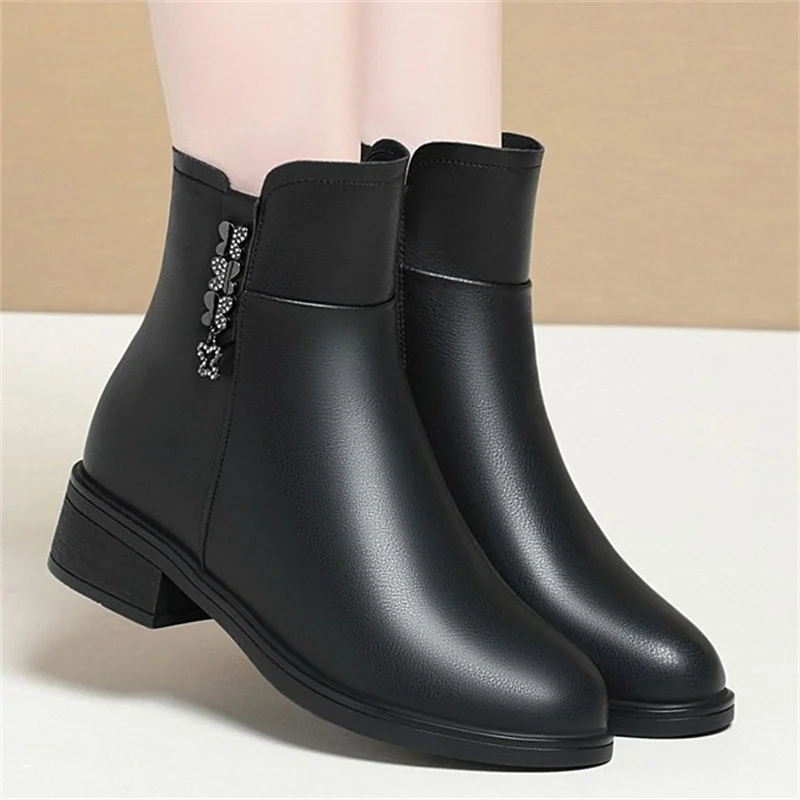 

Winter Concise Thick Heels Non-slip Waterproof Soft Leather Cotton Shoes Comfort Round Head Black Side Zipper Ankle Boots