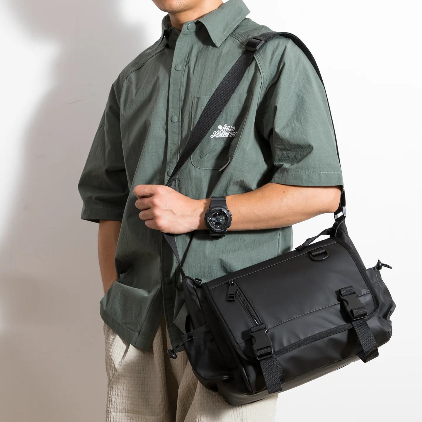 

Functional style men's messenger Bag, large capacity, personalized postman bag, workwear style casual commuter Crossbody bags 가방