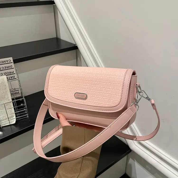 

Уникальная текстурированная кожаная сумка-тоут для женщин, роскошная дизайнерская сумка через плечо, вместительная сумка для подгузников, элегантная городская сумка, минималистичная и стильная.