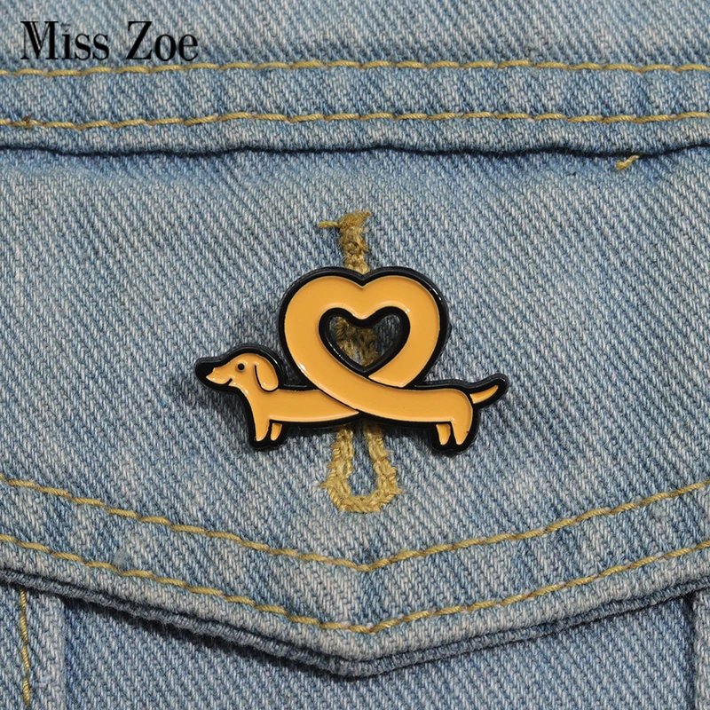 

Creative Love Heart Shaped Dachshund Enamel Pins Custom Cartoon Dog Brooches Lapel Badges Clothes Animal Jewelry Gift for Friend