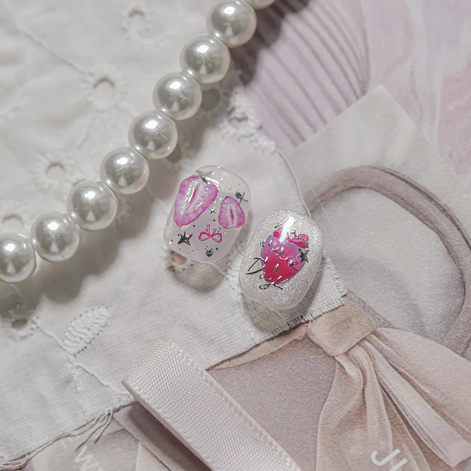 Con cornice in pizzo a farfalla colorata Piccoli adesivi decorativi per unghie 1PCS 5D Accessori per nail art con bolle di fragola e pesce rosa