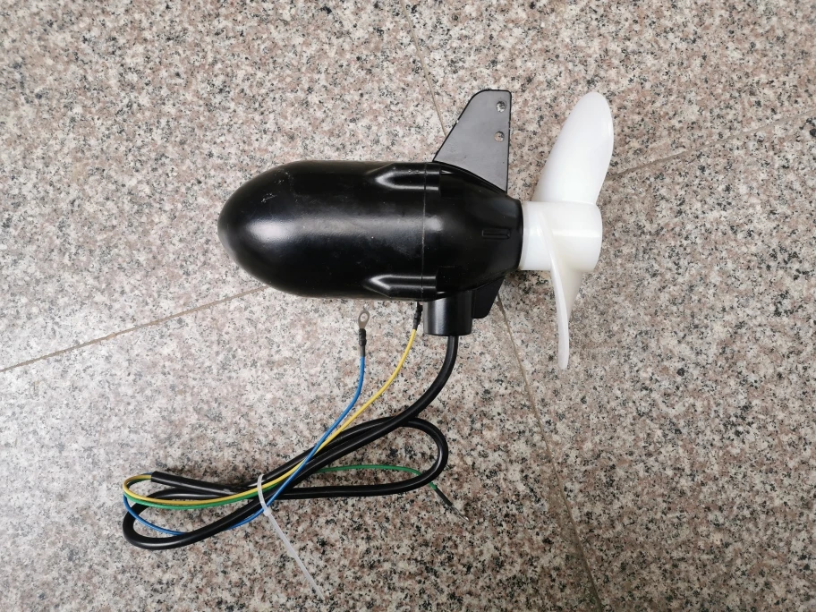 Universal type of propeller motor, propeller underwater motor, brushless motor, and paddle board motor