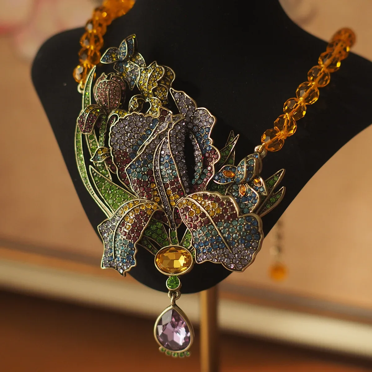 Gao Ding, A Well-known Designer in Europe and America, with The Same Heavy Industry Luxury Inlaid Colorful Crystal Necklace