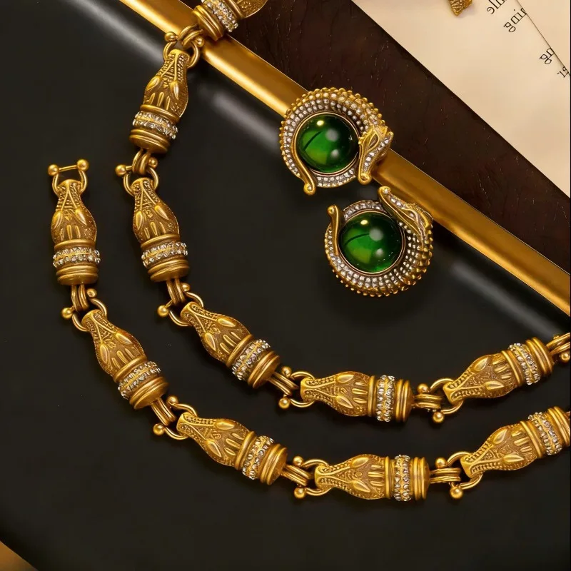 European Retro Palace Style Jewelry Set, Simple Versatile Glass Rhinestone Inlaid Premium Texture Necklace For Women