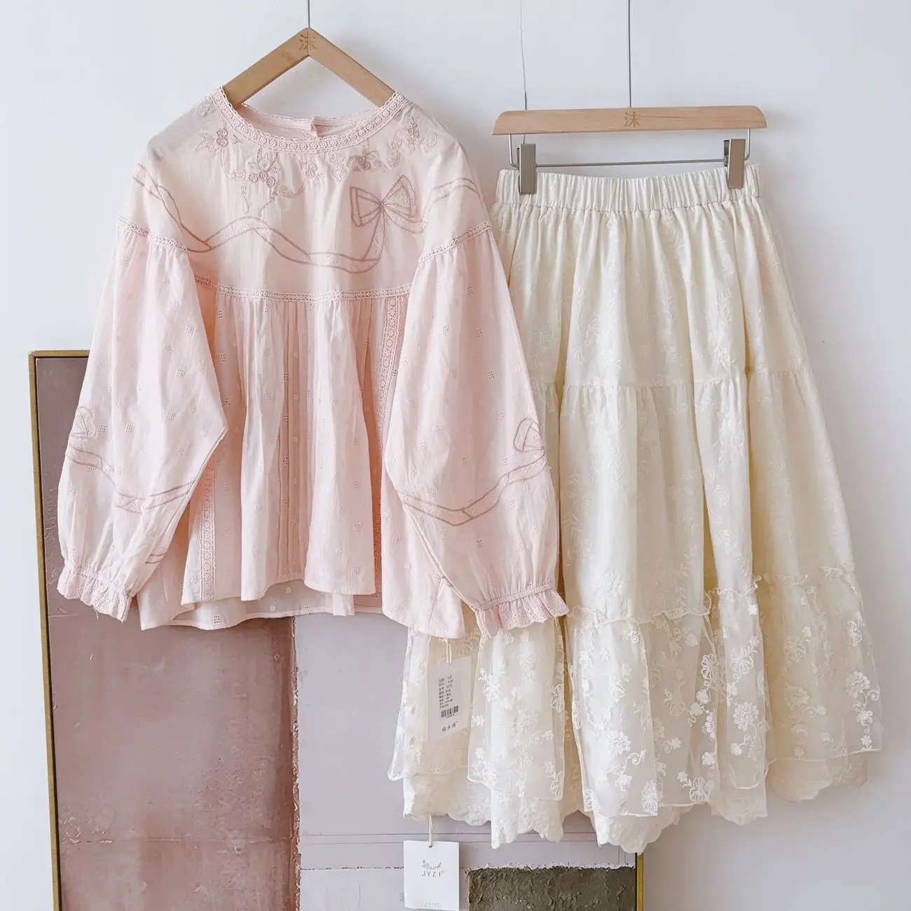 

Early Spring New Forest Japanese Sle Embroidered round Ne Pleated Color Faion Casual Long Sve irt