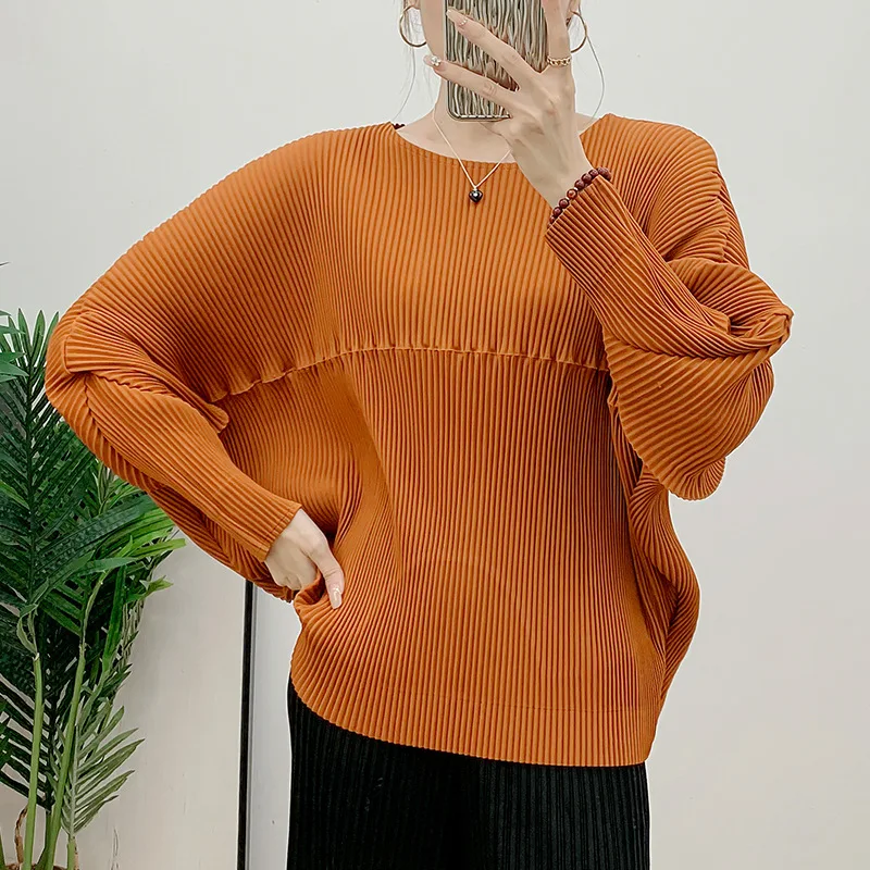 Fish Scale Pleated T-shirt 2024 Autumn New Fashion Pleated Solid Color Design Slim Long Sleeve Women's Tops