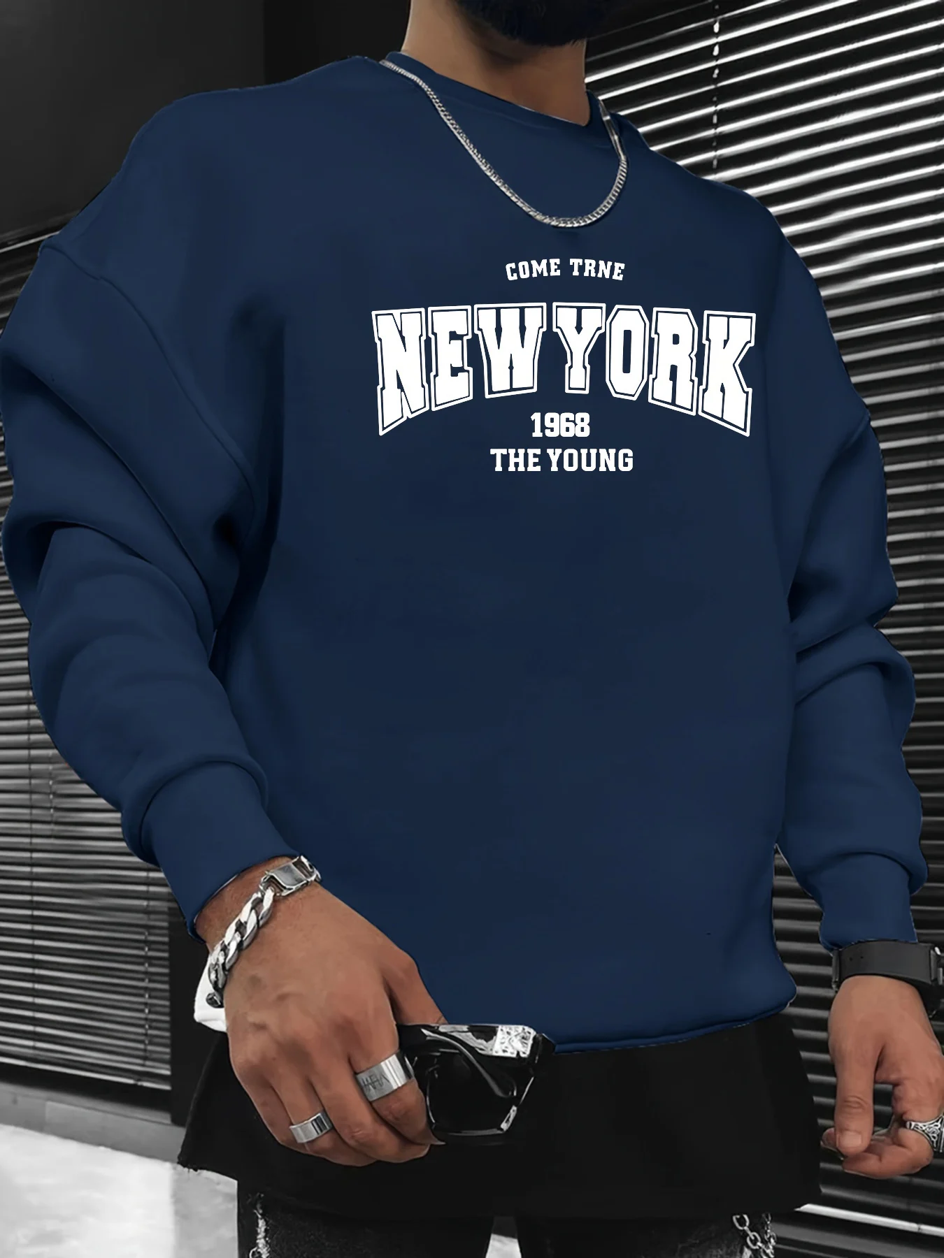 Men's autumn and winter fashionable casual loose New York letter graphic printed long sleeved round neck sweatshirt