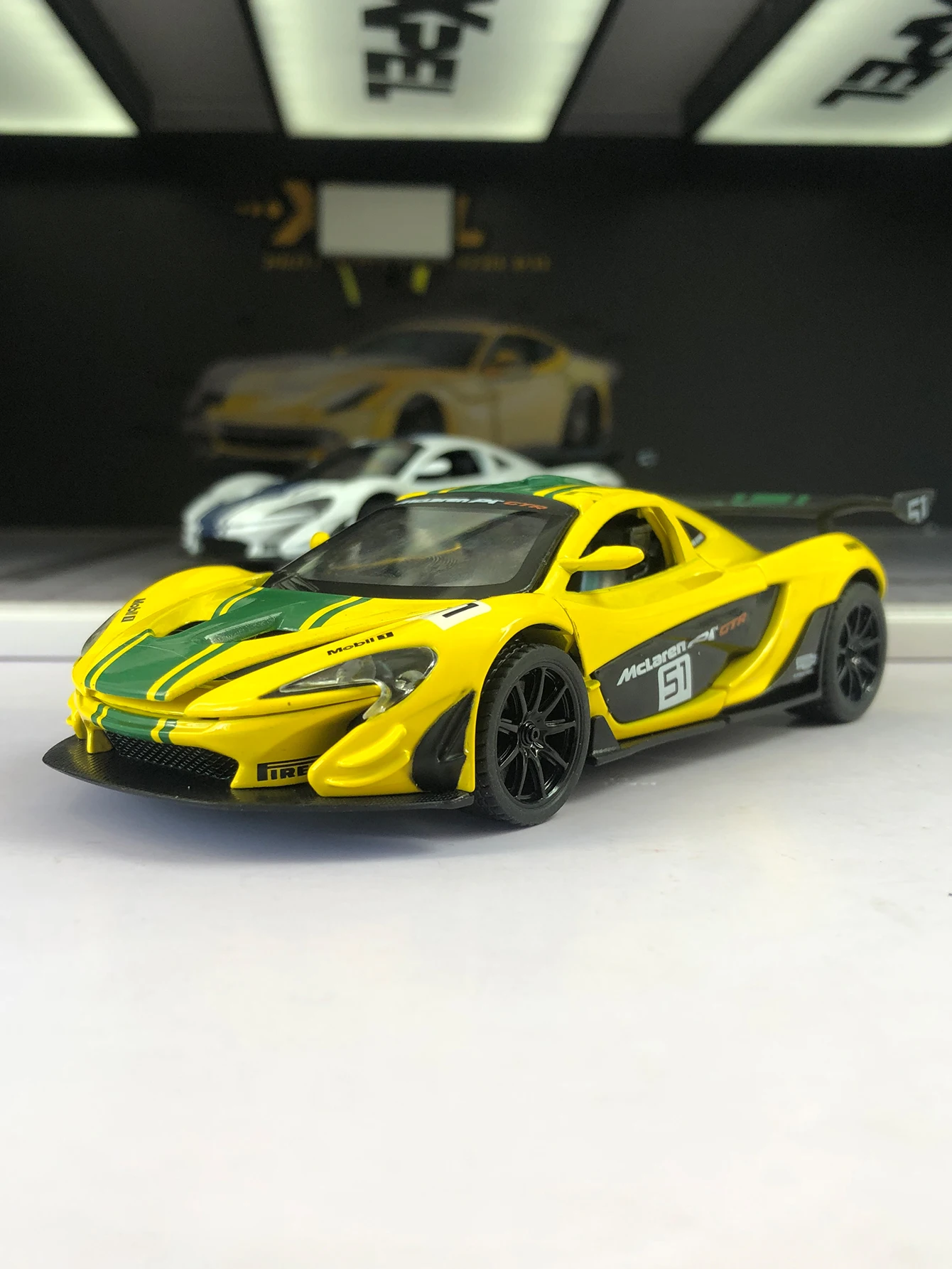 

TSC 1:32 simulation zinc alloy McLaren P1 GTR model car, static ornament, metal collectible gift car