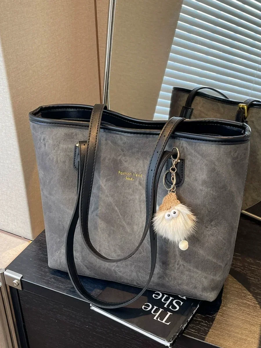 High sense fashion versatile shoulder commuting large capacity tote bag