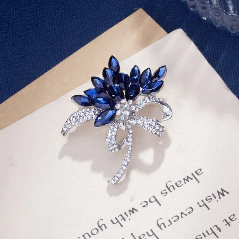 Luxury Design Blue Crystal Bouquet Brooches For Women Inlaid Rhinestone Trendy Brooch Pins Clothing Accessories Jewelry Gifts