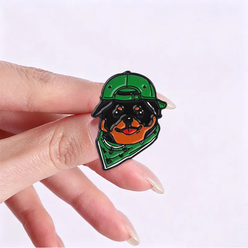 Lustiges Rottweiler-Emaille-Abzeichen Hund mit grüner Mütze Street-Style-Pin Legierungs-Brosche Schmuckgeschenke für Tierliebhaber – Detail 8