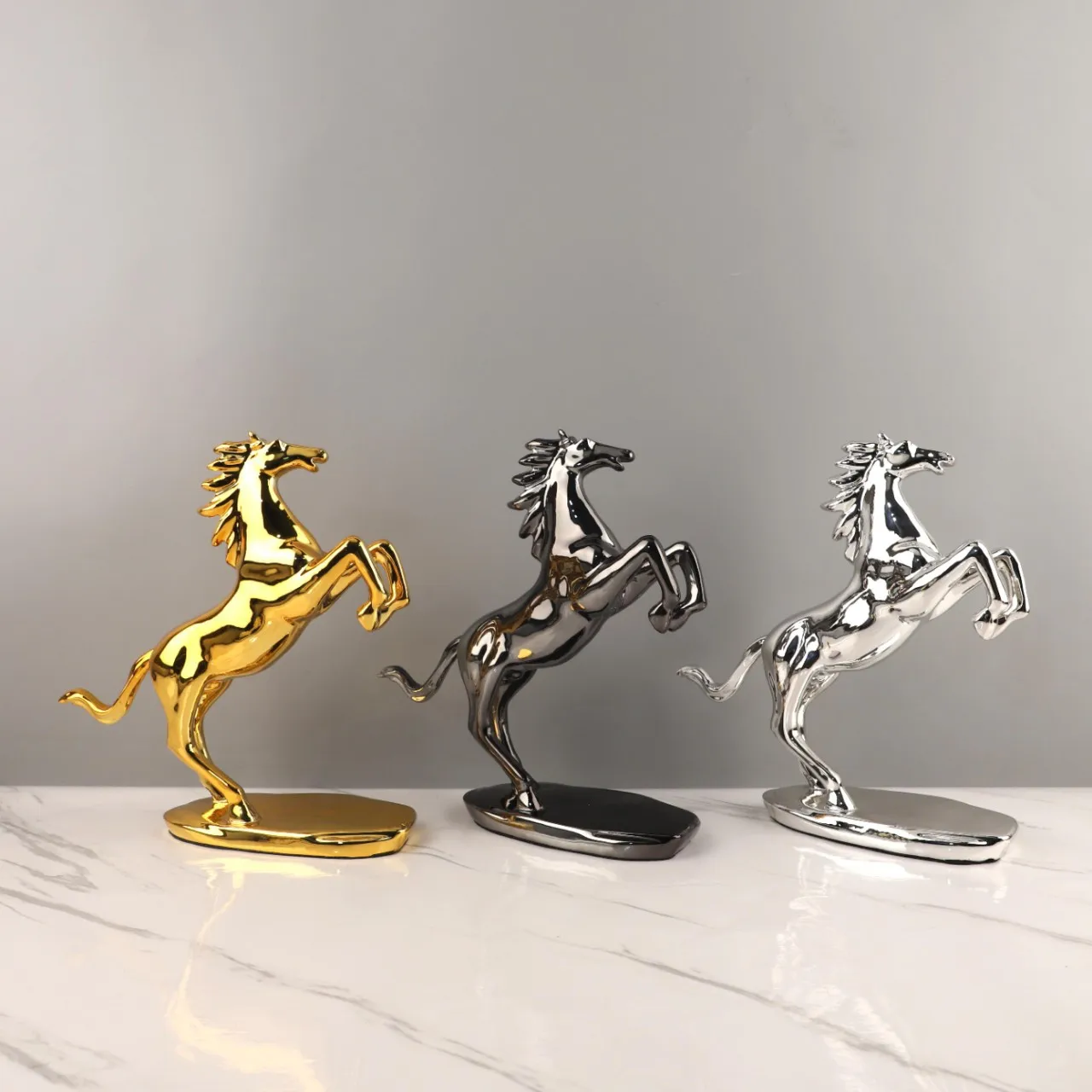 

Modern Simple Abstract Resin Electroplating Empty Horse Animal Sculpture Ornament Study Soft Decoration Home Decoration