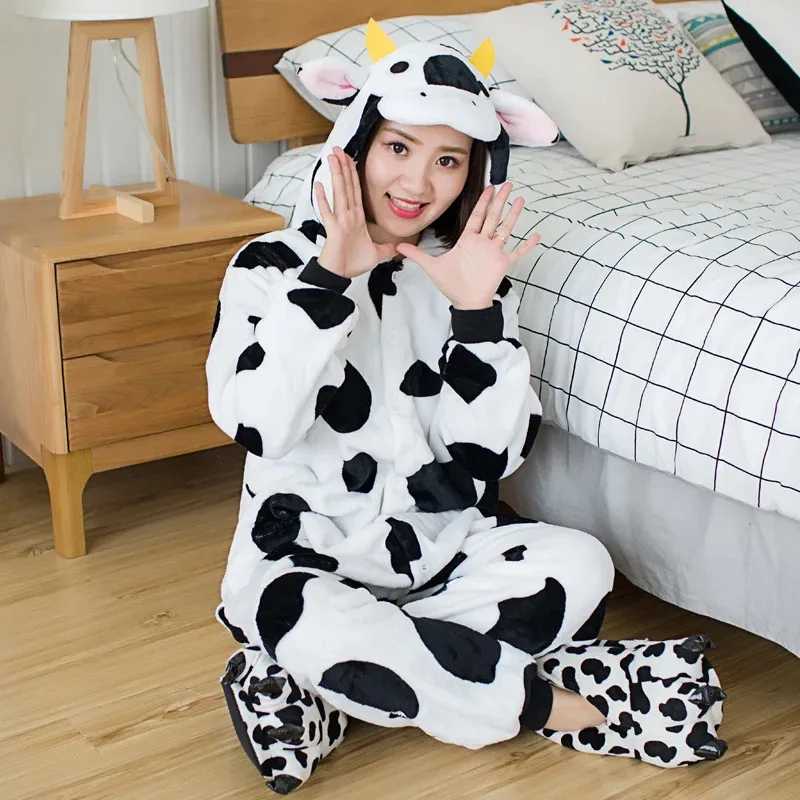 Kigurumi วัวการ์ตูนชุดนอน Onesies สําหรับผู้ใหญ่ผู้หญิงผู้ชายสัตว์ชุดนอนคริสต์มาสฮาโลวีนคอสเพลย์ปาร์ตี้เครื่องแต่งกาย