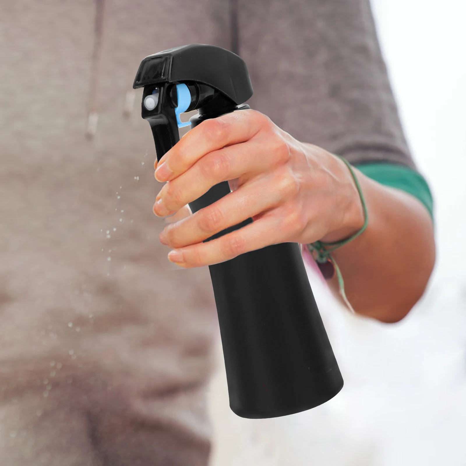 

Professional Hair Salon Spray Bottle Frosted Plastic Fine Mist Sprayer Kettle Pressurized Nozzle Long Spray Time Multipurpose