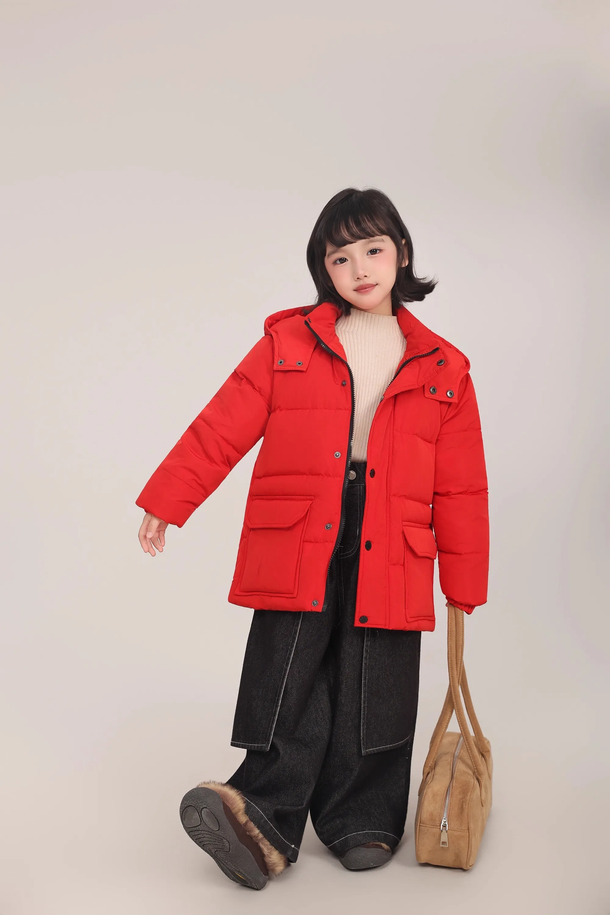 Kinder-Daunenjacke mit 90% Weißer Entendaune, Braune Kapuze, Mittellange Daunenjacke mit Großen Taschen, Dicke Warme Winteroberbekleidung für Mädchen A4853 – Detail 18