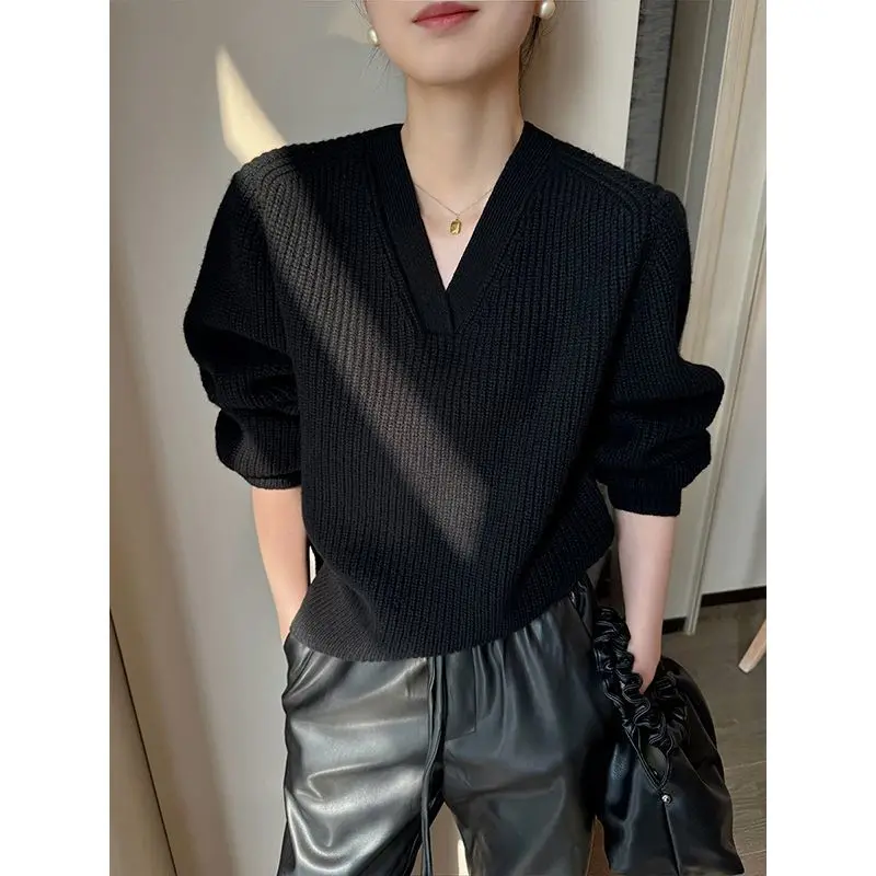 Black V-neck Long Sleeved Knitted Sweater for Women\'s Spring New Collection Lazy Style Base Sweater Stylish Pullover Sweater