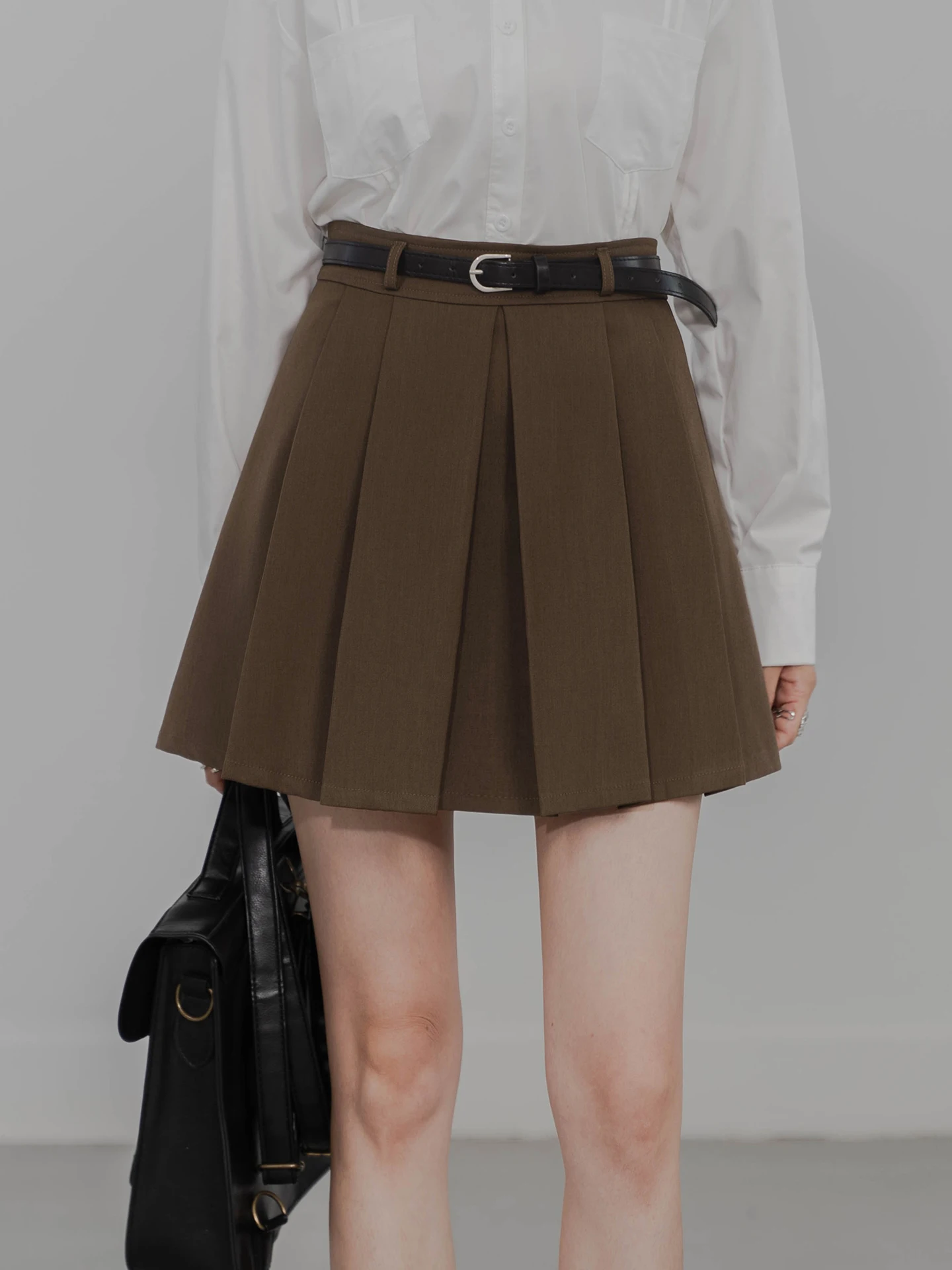 

Ретро-юбка плиссе с эффектом удлинения ног, универсальная, молодежная, в студенческом стиле, с внутренними шортиками, простая, удлиненная.