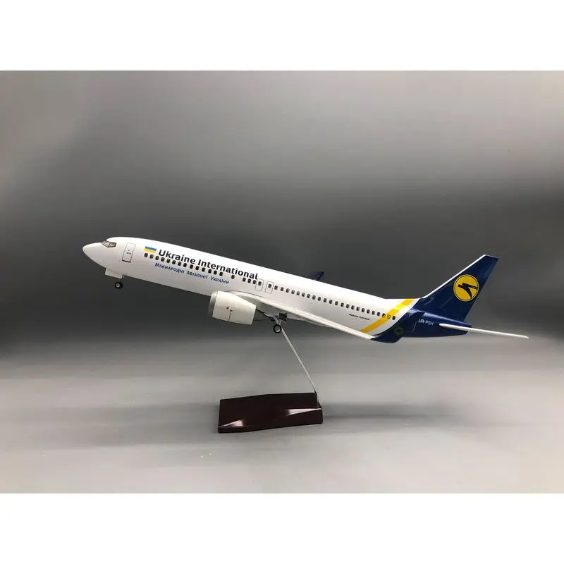737 Ukraine Airlines aircraft model 47cm with lights and wheels simulation static model