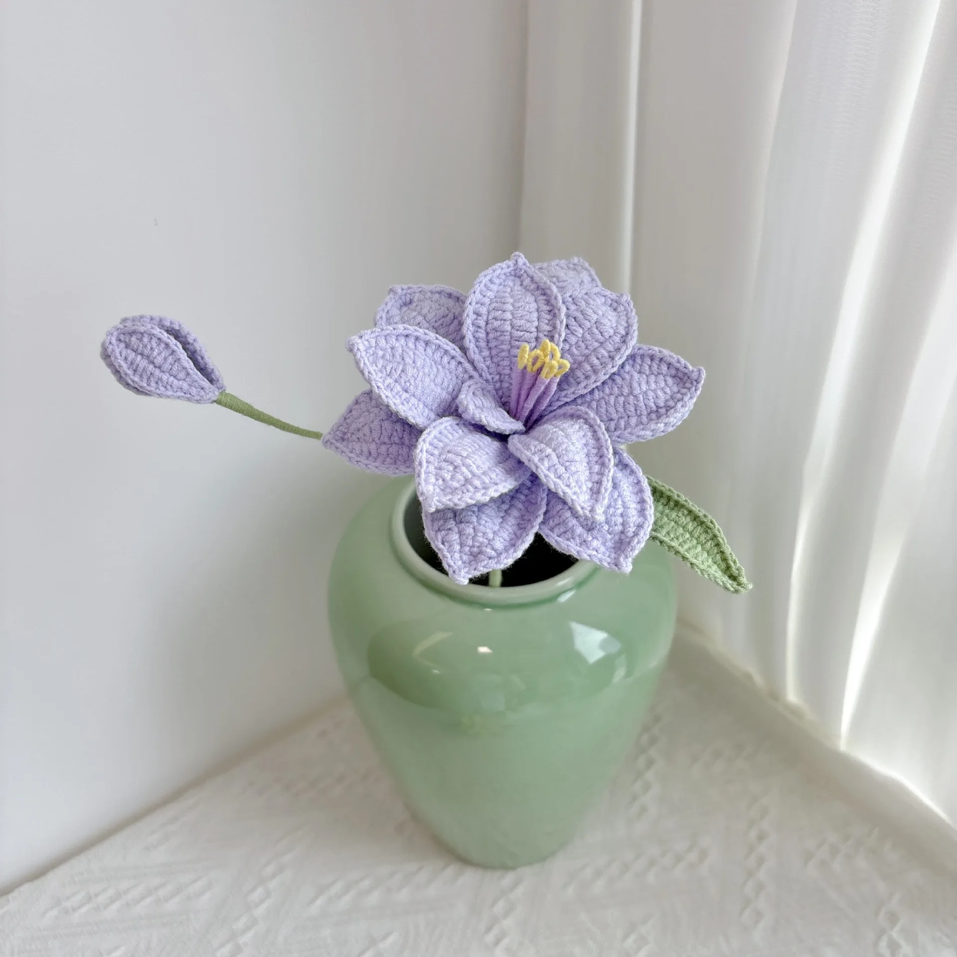 Gehäkelter Amaryllis-Blumenstrauß, Gestrickte Künstliche Garnblume, Gehäkelter Zweig, Heim-, Hochzeits- und Tischdekoration, Geschenk – Detail 4