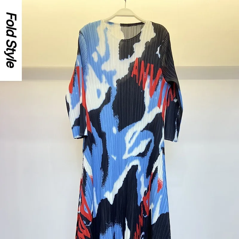 

Miyake2024 New Style Showcasing Elegance, Folded Graffiti, Fashionable Print, Loose and Elegant Medium Length Long Sleeved Dress