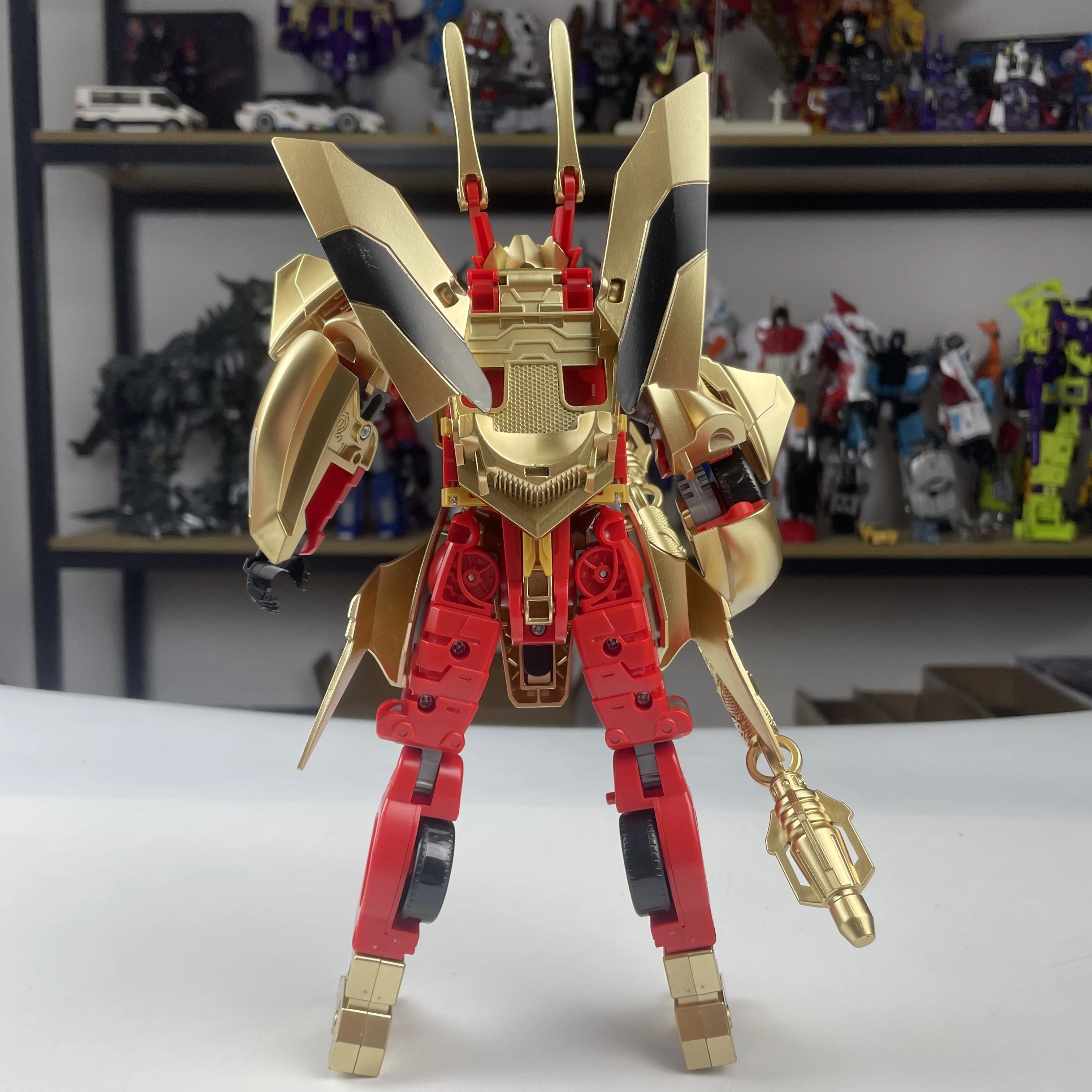 ثلاثة تغييرات تشى تيان دا شنغ ميكا القرد الملك 25.5 سنتيمتر تشوه سيارة رياضية طائرة لعبة روبوت دمية نموذج لا صندوق