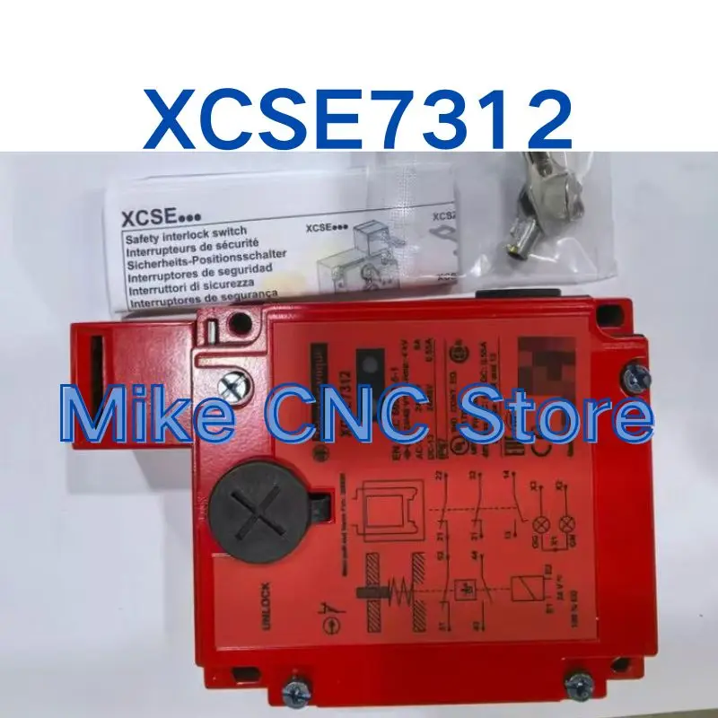 New XCSE7312 safety door lock for quick delivery