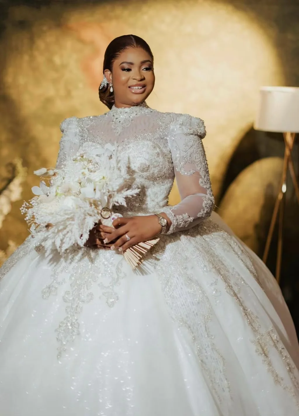 Customized High Neck Appliques Beads Ballgown Wedding Dress Chapel Train Long Sleeves Plus Size Robe De Mariée Bridal Gowns