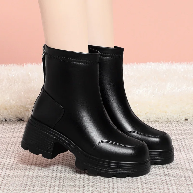 

Удобные ботинки из мягкой кожи 6,5 см. Элегантная женская обувь. Зима 202. Теплые ботильоны на блочном каблуке с коротким мехом для офисной мамы.