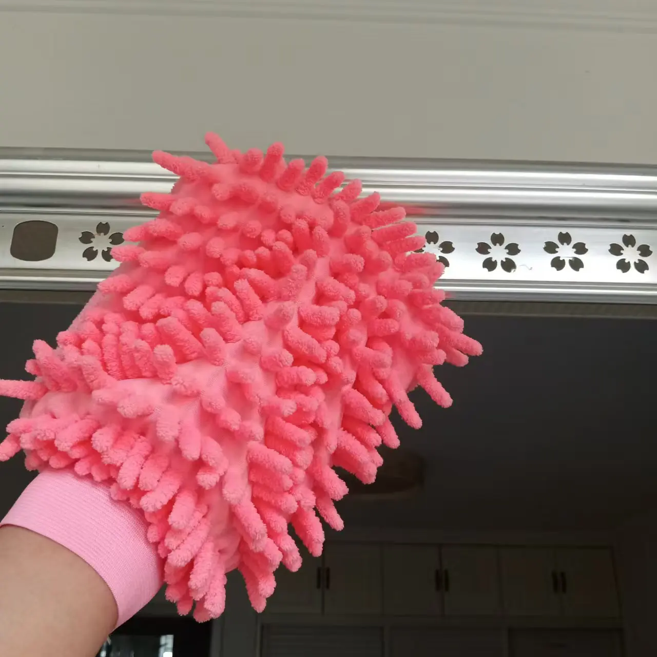 5-pack random color microfiber car wash gloves; single-sided super absorbent car wash sponge view 3