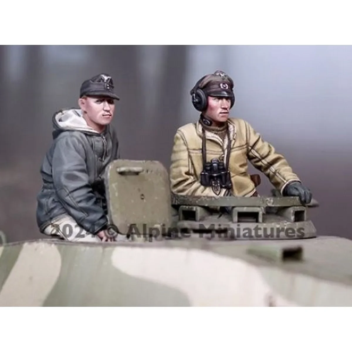 

1/35 Resin figure unpainted model kit, WWII German tank crew, unassembled and unpainted GK