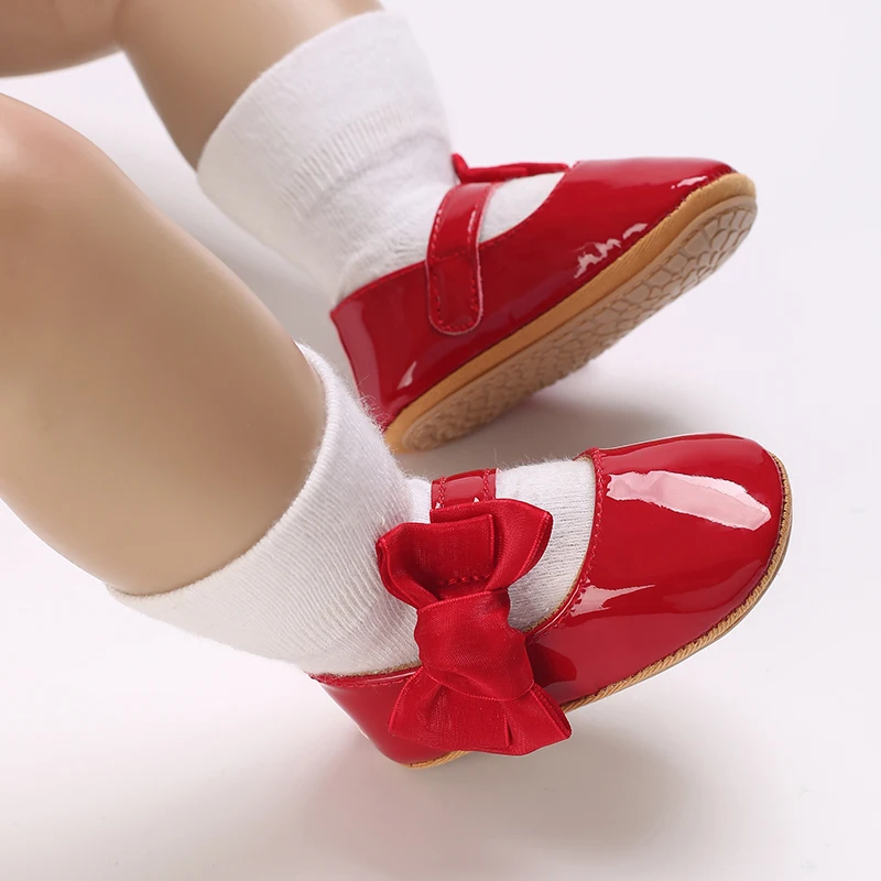 Baby girl cute bow decoration set wearing Mary Jane shoes, children\'s outdoor walking shoes