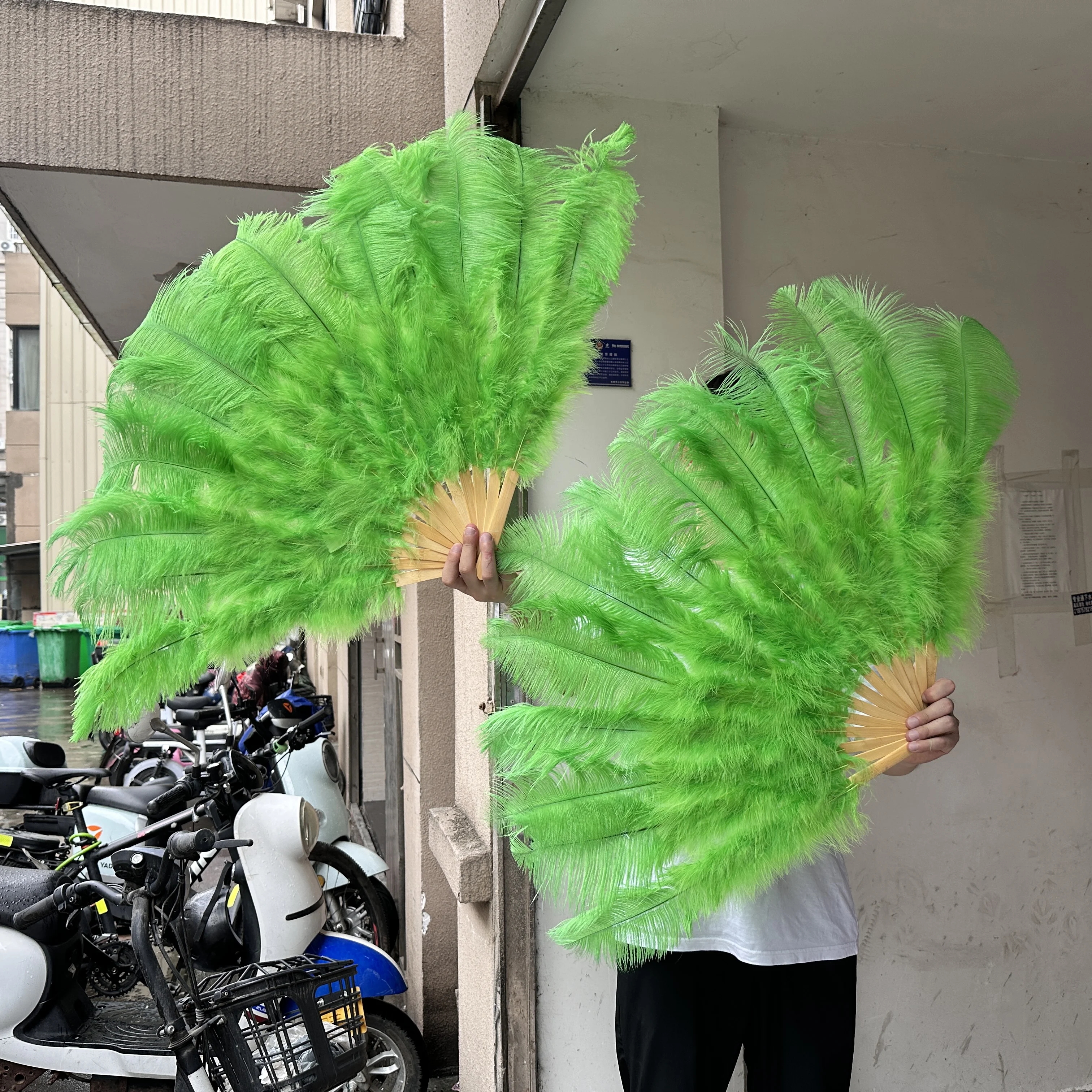 Fashionable Fluffy Feather Fan 100CM/130CM Apple Green Ostrich Plumes Fan for Carnival Stage Performance Props Dance Accessories