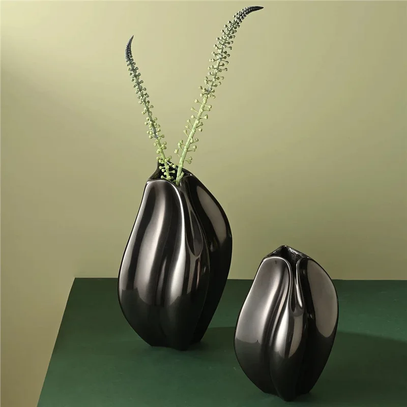 Indian craftsmanship modern minimalist pleated metal flower ware, model room dining table high-end dry vase ornament