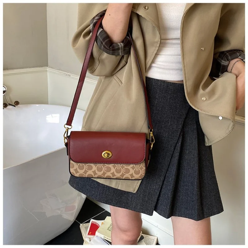

Deluxe Ladies Handbag Made Of Wave-Printed Leather Boasting Trendy Paris Vintage Commuter Spacious Modern Style​