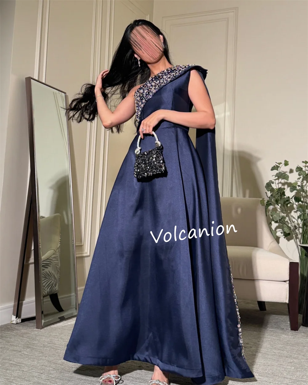 تخصيص Charmeuse مطرزة الديكور ألف خط واحد الكتف فساتين متوسطة الطول مناسبة مخصصة مساء رسمي رائعة البريق