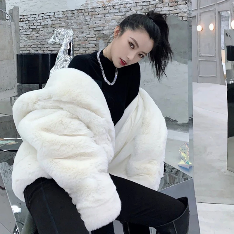 Chaqueta de invierno de estilo coreano, abrigos holgados de piel de visón de imitación para mujer, prendas de vestir exteriores universitarios Y2K, abrigos de lana de cordero con capucha Vintage informales 2025