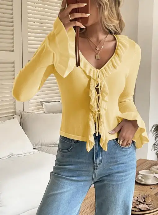 Elegante Herbst- und Winterbluse mit Rüschenbesatz für Damen – ausgestelltes Langarm-Strickoberteil mit V-Ausschnitt und Krawatte vorne, modische Alltagskleidung