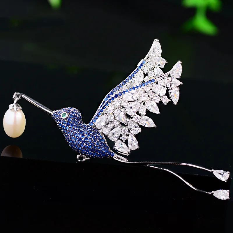 الراقية ابتلاع الببغاء كامل الزركونيوم بروش ضوء تصميم فاخر شخصية أنيقة اللؤلؤ الحيوانات الصدار اكسسوارات دبابيس